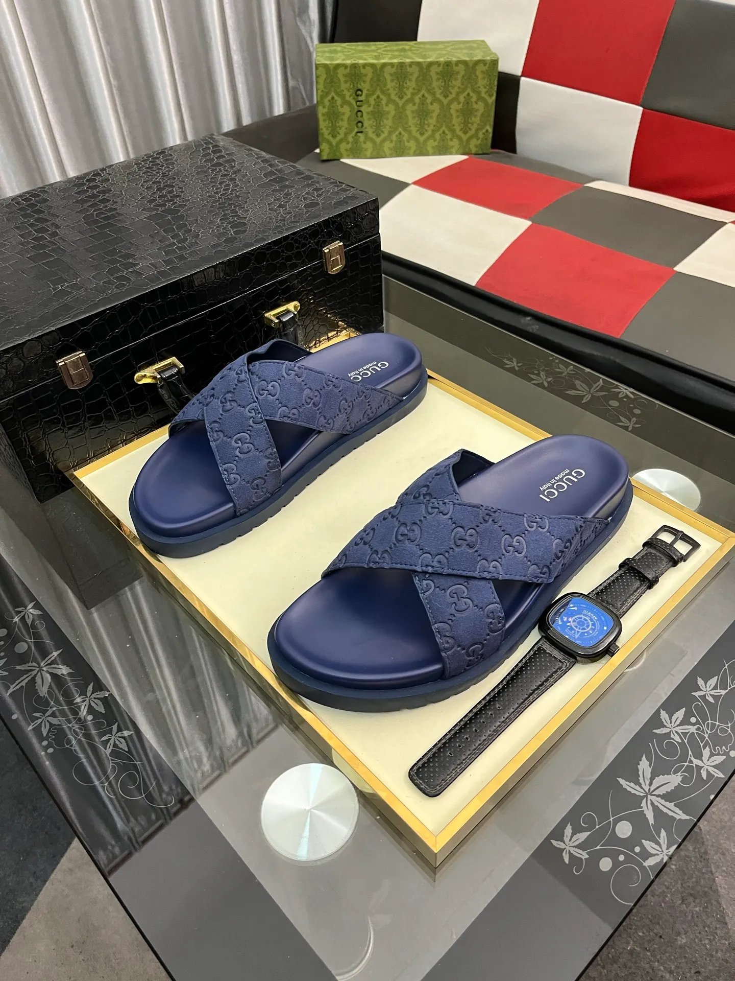 Men's shoes 💰320⌚️⌚️ (gucci-Gucci) New men's slippers, high-end boutique, made of cowhide, with exquisite embossed logo decoration on the upper, fine workmanship, super soft soles, casual, loose and comfortable, a must-have in summer! \nsize：38-44